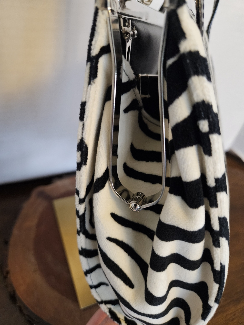 Vintage d' Ro~Too Italian Zebra Print Top Handle Purse W/Kiss Lock - Picture 4 of 10